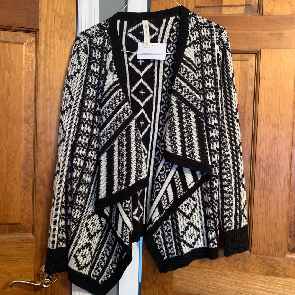 Aeropostale Black and White Knit Cardigan